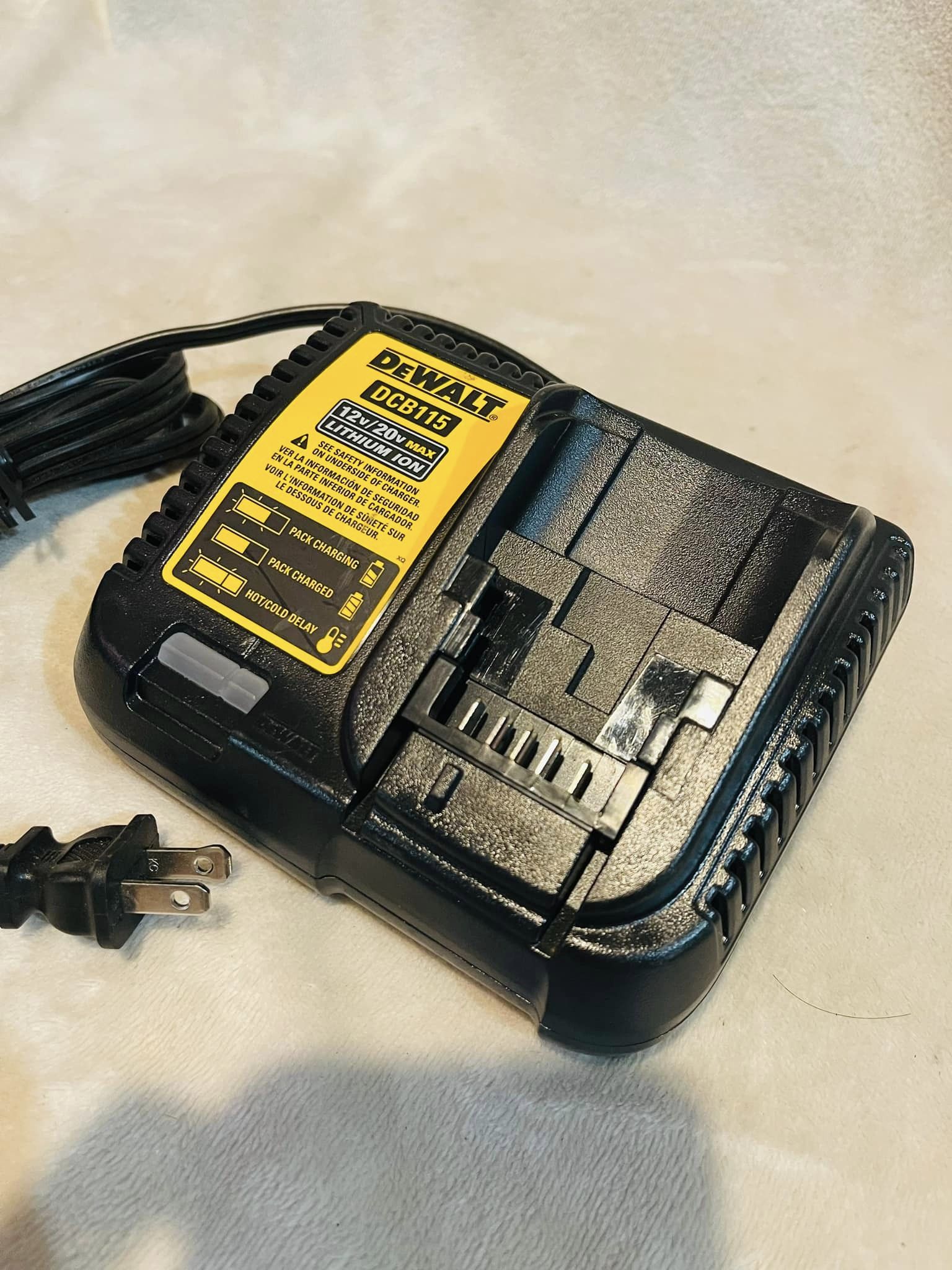 20V MAX* Li-ION Battery and Charger