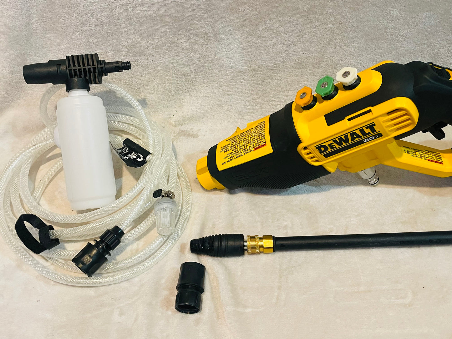 DEWALT 20V 550 PSI 1.0 GPM Cordless Power Cleaner with (1) Battery and Charger