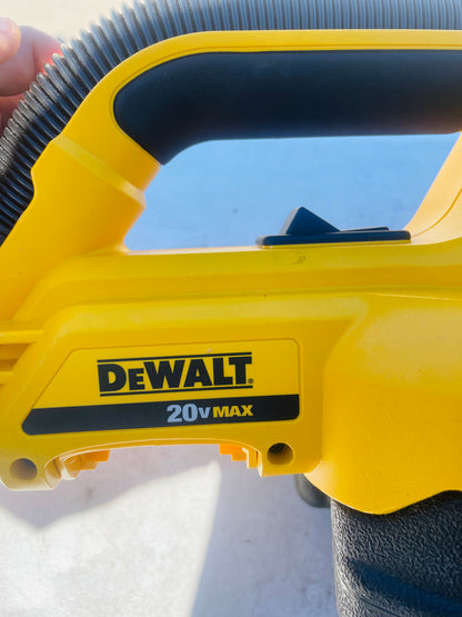 DEWALT 20V Cordless 1/2 Gal. Wet/Dry Portable Vacuum (Tool Only)